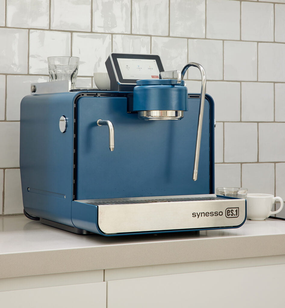 Blauwe Synesso ES.1 op een koffiebar